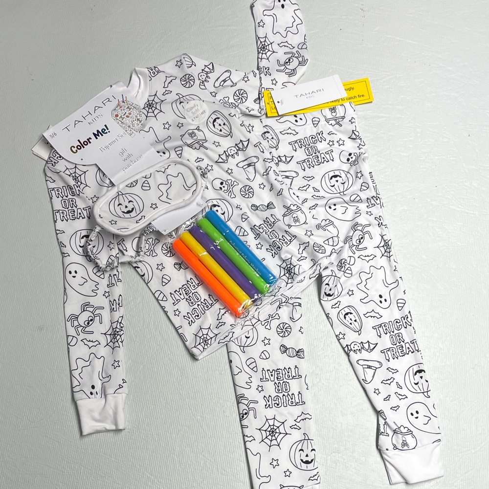 Tahari White Halloween Pajama Set with Markers